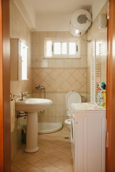 Rare Durres Apartment With Private Parking & Garden Экстерьер фото