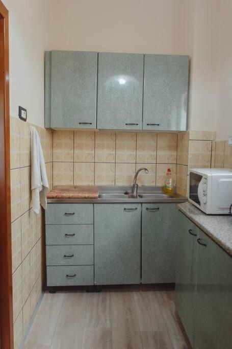 Rare Durres Apartment With Private Parking & Garden Экстерьер фото